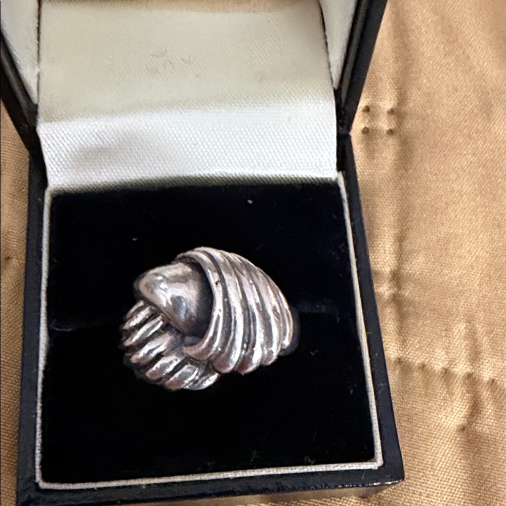 Elegant Sterling Silver Shell Ring - image 1